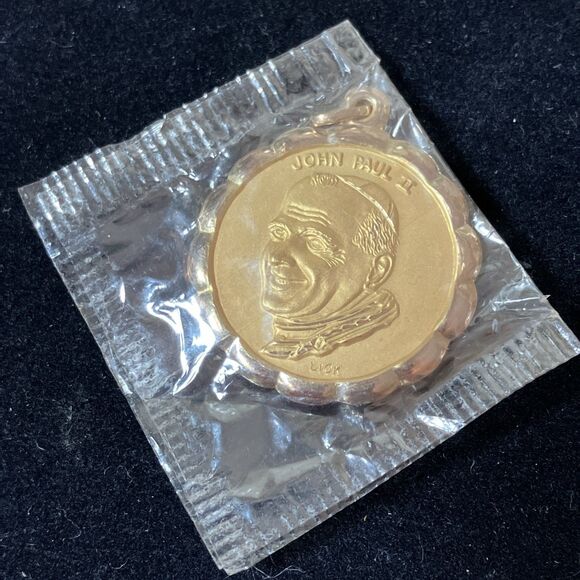 Double-Sided Yellow Gold St. John Paul II and Our Lady of  VTG St. Pope John Paul II Solid 10k Gold Pendant 6.95 grams Virgin Mary Back NIP